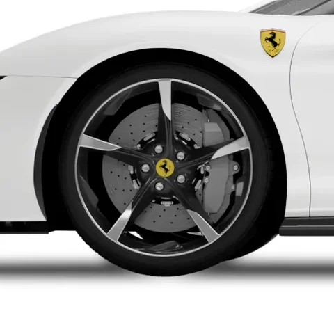 Vorderes Rad des Ferrari SF90 Stradale